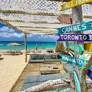 Pavillon 9, Feet In The Water In Grand Case