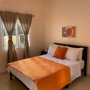 Lovely 2 Bedroom In Quiet Neighborhood! Philipsburg (Sint Maarten)